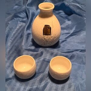 🍶🍣 🍱 🇯🇵 Glazed Cream Color Sake Cups and Sake Carafe by Sai Japan 🍣🍱🇯🇵🍶